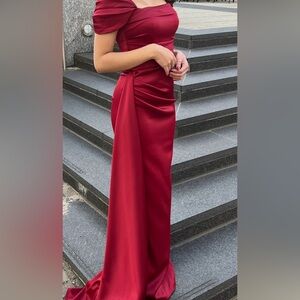 I got this dress custom made it’s an XS in the color maroon